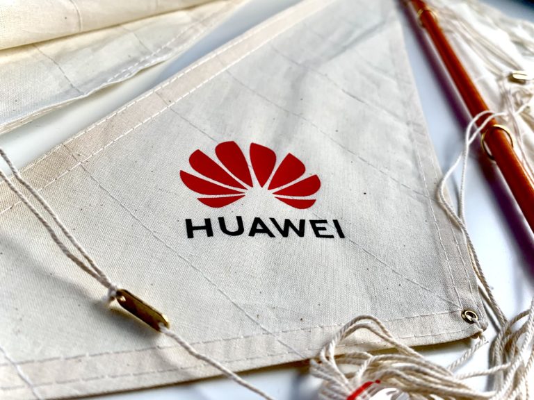 Nadruk logo metodą flex Huawei